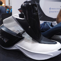 Video: Zhor Tech - Giày thông minh đầu tiên trên thế giới