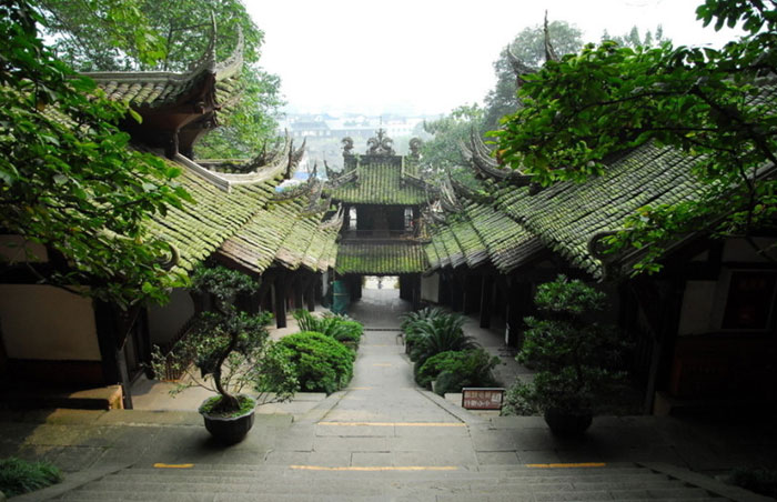 Núi Thanh Thành và công trình thủy lợi Đô Giang Yến