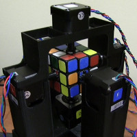 Video: Robot giải khối Rubik 3x3x3 chỉ trong 1 giây