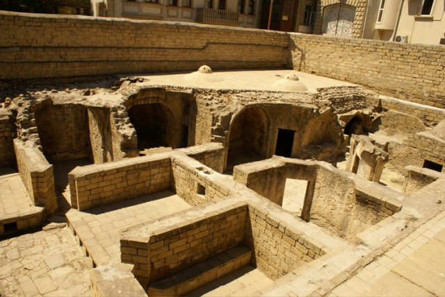 Thành cổ BaKu, Cung điện Shirvanshah và tháp Maiden