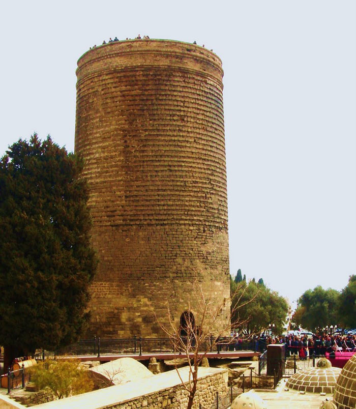Thành cổ BaKu, Cung điện Shirvanshah và tháp Maiden