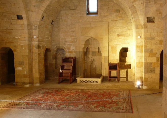 Thành cổ BaKu, Cung điện Shirvanshah và tháp Maiden