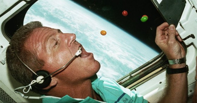 Bạn sẽ bất ngờ khi biết các nhà du hành vũ trụ ăn gì hàng ngày