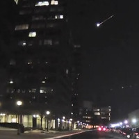 Video: Cầu lửa lóe sáng trên bầu trời thủ đô nước Mỹ