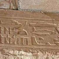Phát hiện ký tự cổ 3.000 năm giống hình máy bay ở Ai Cập