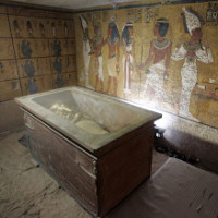 Phòng ẩn trong mộ vua Tut chất đầy báu vật