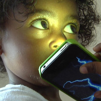 100 nhà khoa học khẩn cần LHQ cảnh báo tác động khủng khiếp của smartphone lên trẻ em
