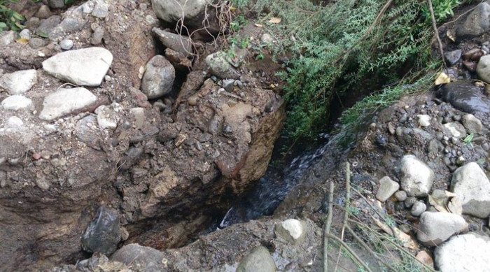 Khe nứt dưới lòng sông Atoyac.