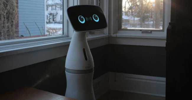 Robot thông minh giúp trông nhà