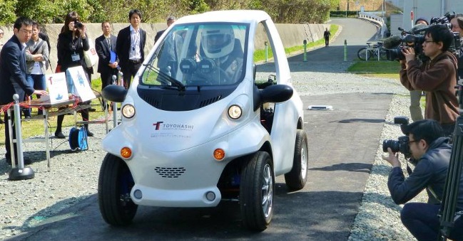 Phát triển xe điện không có ắc-quy, lấy điện từ mặt đường