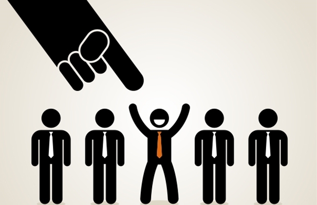 Hành động cào bằng tất cả đáng nhẽ phải ra đi từ thời bao cấp thì nay vẫn còn tồn tại ở chốn công sở.