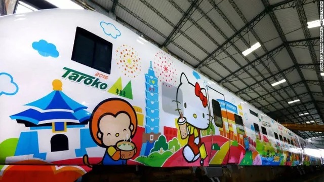 Hút mắt tàu tốc hành Hello Kitty