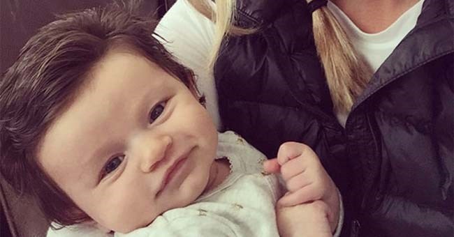 Kỳ lạ bé gái mới được sinh ra đã có mái tóc ngắn siêu đẹp