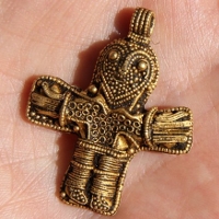 Mặt dây chuyền vàng hình Chúa Jesus cổ nhất Đan Mạch