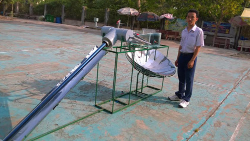 Học sinh lớp 11 và thiết bị biến nước mặn thành ngọt
