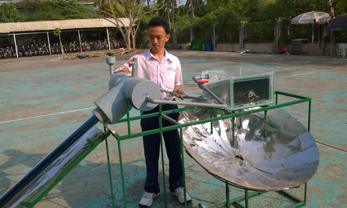 Học sinh lớp 11 và thiết bị biến nước mặn thành ngọt