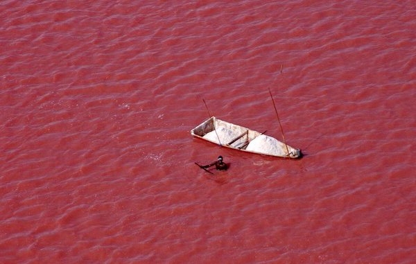 Hồ màu hồng Retba ở Senegal.