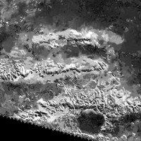 Có gì thú vị ở đỉnh cao nhất của Mặt trăng Titan?