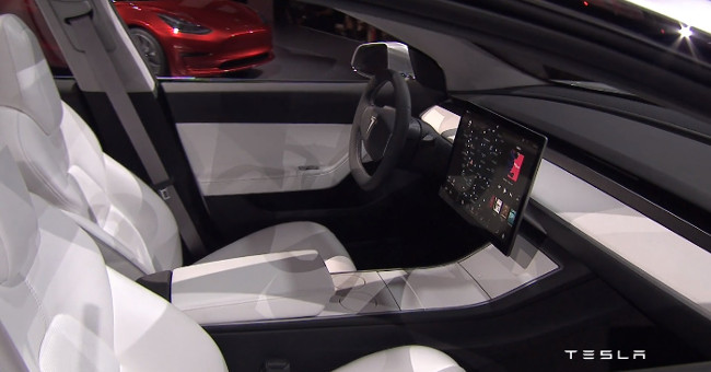 Elon Musk: “Model 3 sẽ có hệ thống điều khiển giống như tàu vũ trụ tương lai”