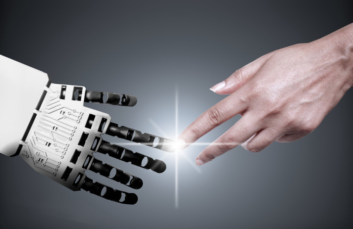 Chạm vào phần nhạy cảm của robot có thể kích thích con người