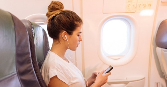 Điều gì xảy ra nếu điện thoại không chuyển "airplane mode" khi bay?