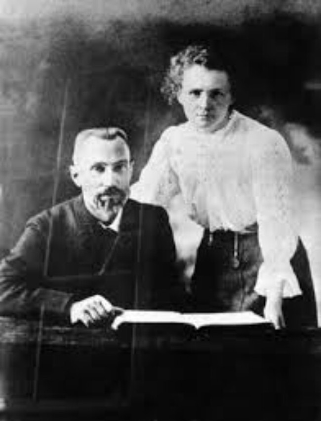 Vợ chồng bác học Curie.