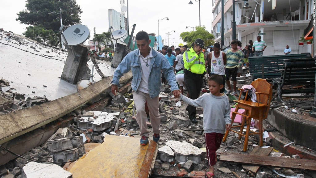 Cận cảnh động đất kinh hoàng ở Ecuador khiến 246 người thiệt mạng