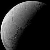 Tò mò với chữ Y khổng lồ trên Mặt trăng Enceladus