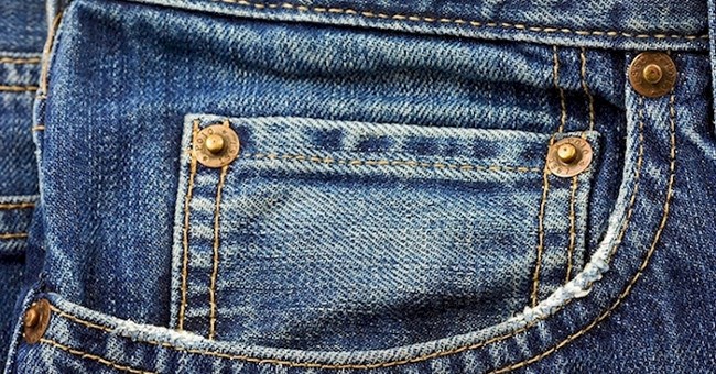 Cái "khuy thừa" trên chiếc quần jeans có chức năng gì?
