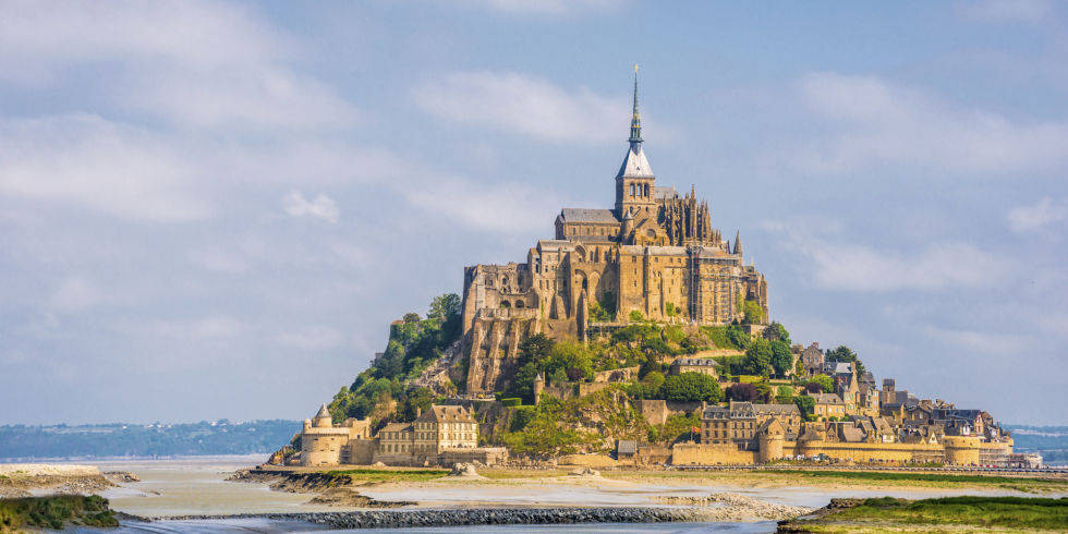 Lâu đài Mont Saint Michel ở Pháp.