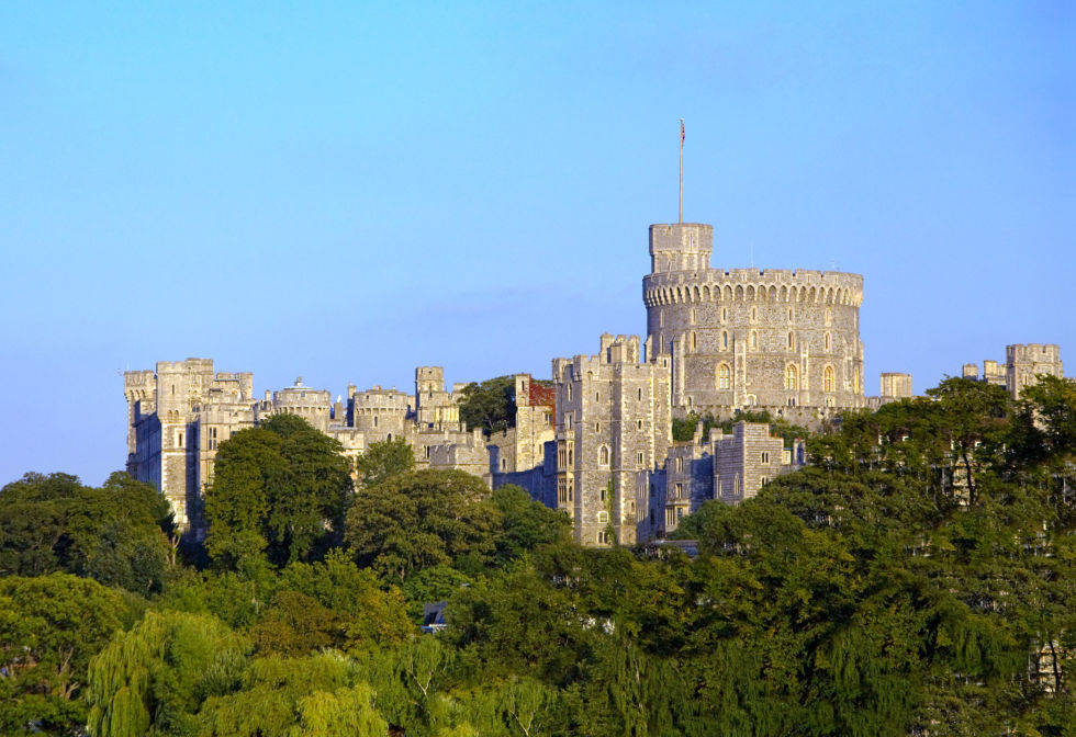 Lâu đài Windsor ở Anh được xây dựng năm 1121.