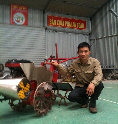 Nông dân trẻ chế tạo máy nông nghiệp đa năng