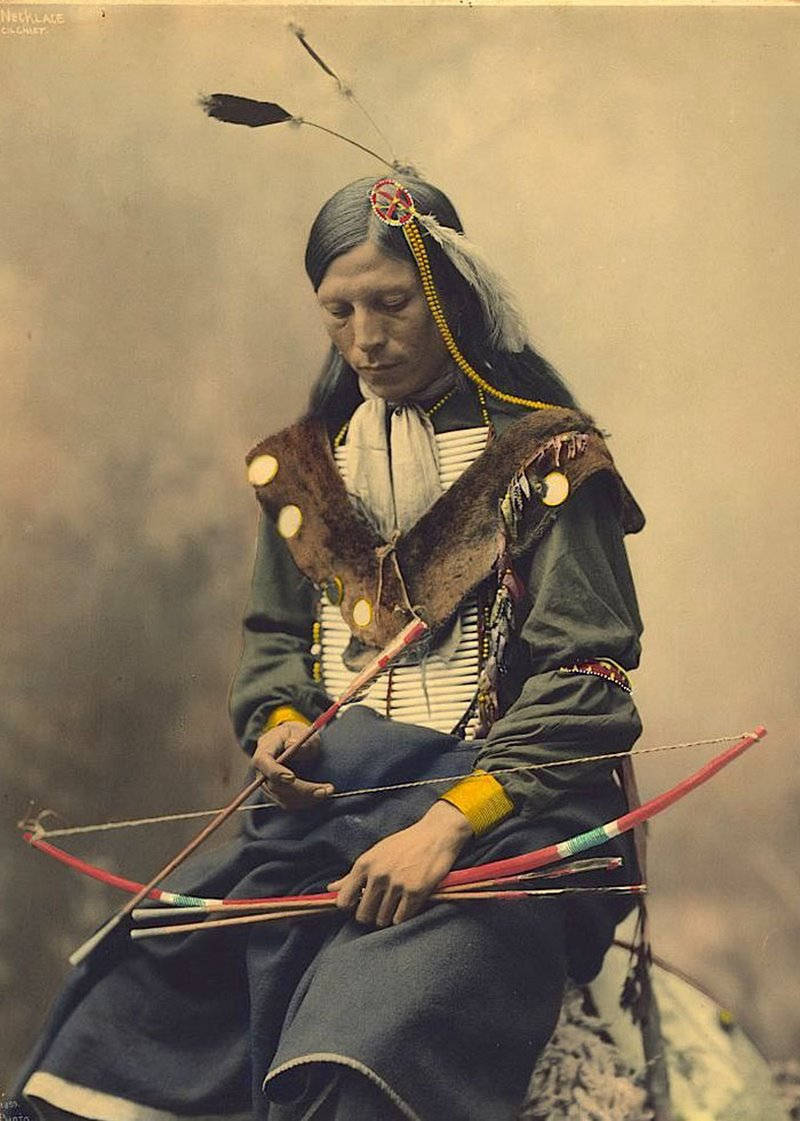 Tù trưởng Bone Necklace của bộ lạc Oglala Lakota.