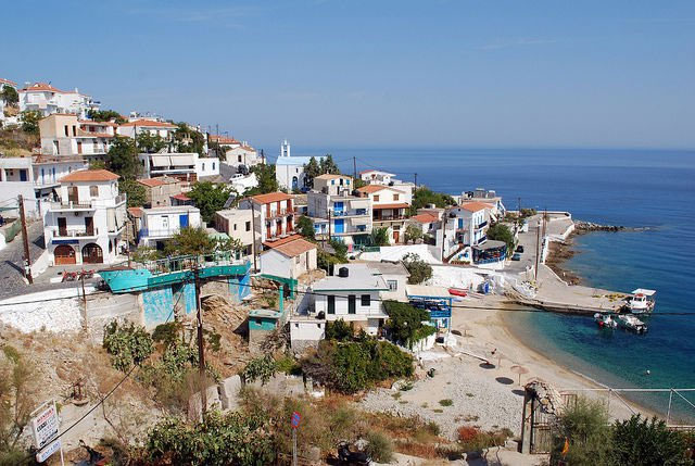 Đảo Ikaria cách bờ biển Thổ Nhĩ Kỳ khoảng 50km. 
