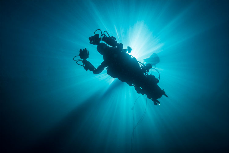 OceanOne - Robot thợ lặn hình người của các nhà nghiên cứu Đại học Stanford