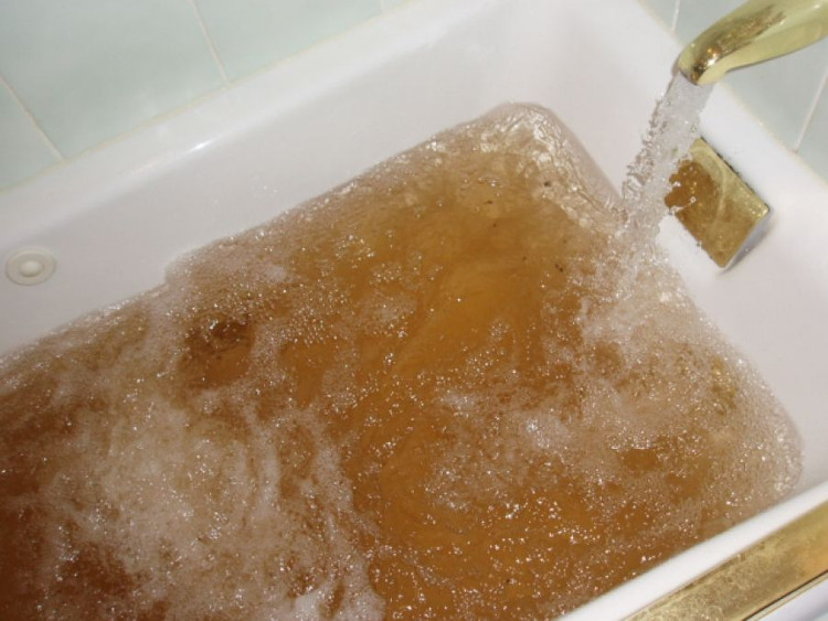 Dùng nước máy sinh hoạt hàng ngày nhưng bạn đã biết mùi của chúng có ý nghĩa gì chưa?