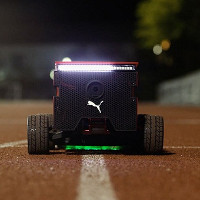 Puma giới thiệu robot chạy ngang với Usain Bolt