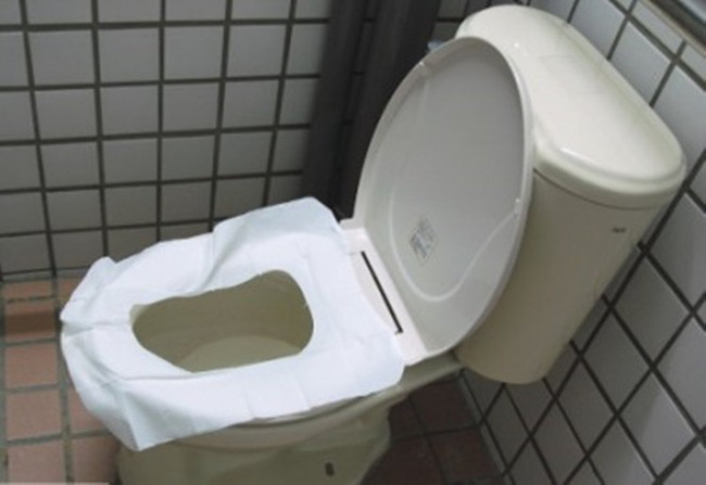 Đừng lót giấy khi đến nhà vệ sinh công cộng nữa, cũng chỉ vô dụng thôi