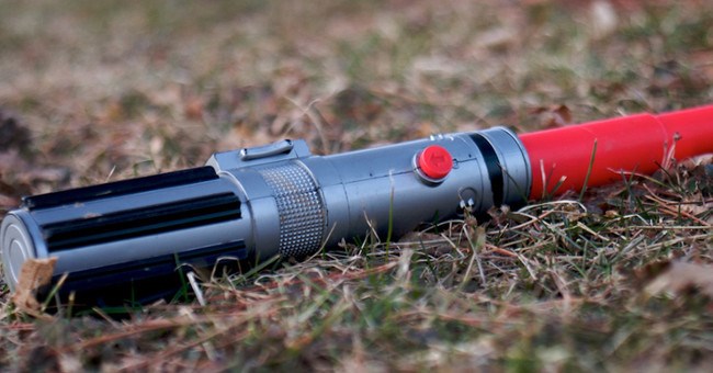 Điều gì sẽ xảy ra khi đấu tay đôi bằng kiếm ánh sáng lightsaber?