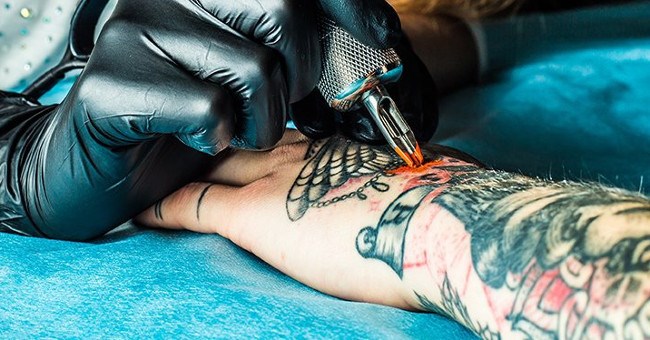 Phát minh loại mực xăm có thể tự "biến mất" sau 1 năm