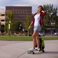 Movpak: Ba lô kết hợp ván trượt skateboard, pin di động, tích hợp bluetooth