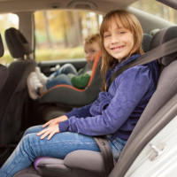 Cách tốt nhất đảm bảo an toàn cho trẻ khi đi ô tô