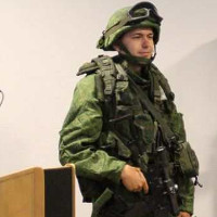 Siêu quân phục Nga “chấp” súng lục bắn ở cư li 10m