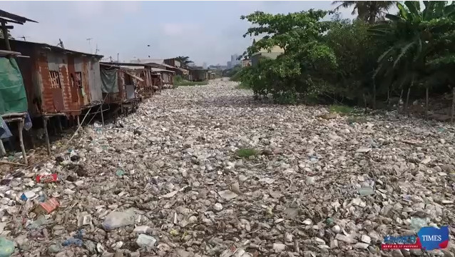 Kênh rạch và sông ngoài ở Phnom Penh ô nhiễm trầm trọng. 