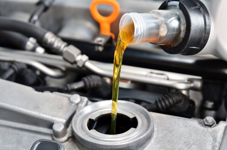 Xe máy bị ngập nước có nên thay dầu không?