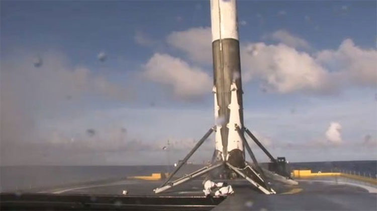 SpaceX lần thứ 4 “hạ cánh” thành công tên lửa đẩy Falcon 9
