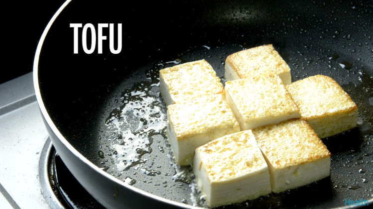 Ăn đậu hũ cũng là một cách giúp bạn bổ sung protein cho cơ thể.