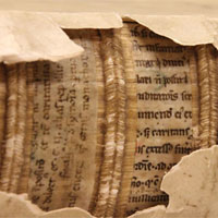 Phát hiện kho bản thảo từ thời trung cổ được dùng để đóng bìa sách