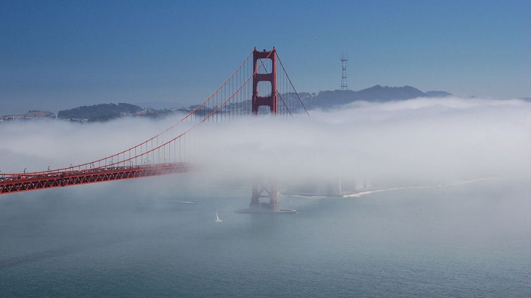 Cầu cổng vàng - biểu tượng của San Francisco.