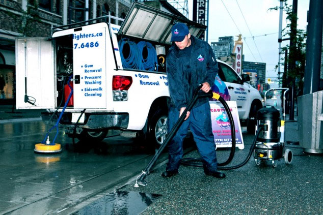Cái giá phải trả cho mỗi bã kẹo cao su vứt xuống đường khiến ai cũng phải giật mình